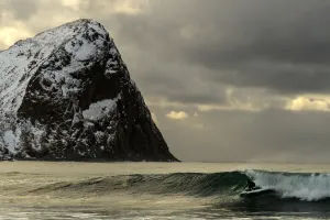 Norway-Surfing-Arctic-Extreme
