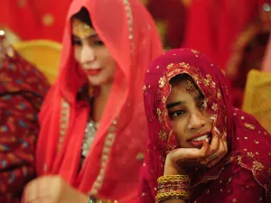 Girl Prints: Pakistan-Theme-Love