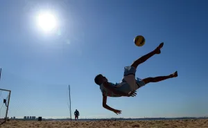 Close Up Action Prints: Performing a Bicycle Kick