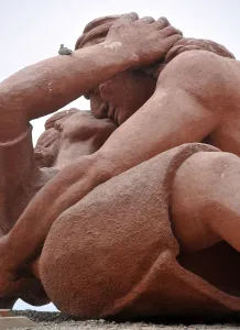 <b class=qtipBold><figcaption>PERU-LIMA-STATUE-THE KISS-LOVE</figcaption></b><br>A statute named The Kiss, sits at a park on the edge of the cliffs over the Pacific Ocean skirting the Peruvian capital, Lima, on January 29, 2014. The statue depicting a couple kissing on the floor, a landmark in the city, is a creation of Peruvian modern sculptor Victor Delfin, was unveiled on February 14, Valentine's Day of 1993. AFP PHOTO/CRIS BOURONCLE / AFP PHOTO / CRIS BOURONCLE<br><em>© Copyright Agence France-Presse (AFP) - All Rights Reserved</em> PERU-LIMA-STATUE-THE KISS-LOVE