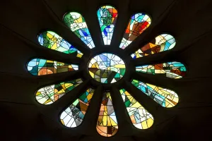 Picture shows a stained glass rose window of the Expiatory Church of the Sagrada