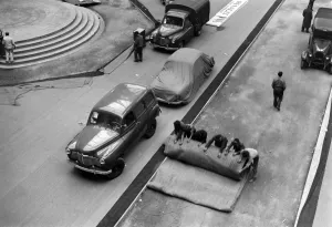 Transport Prints: Preparing the 39th Auto show at the Grand Palais