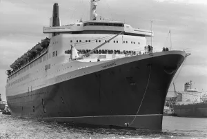 Queen Elizabeth Ii-Cruiser