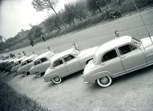 RETRO-AUTO-132 708