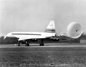 Transport Prints: Retro Concorde-Britain