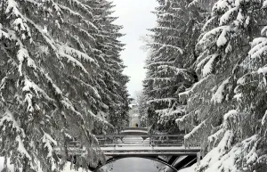 Offbeat Quirky Images Prints: Russia-Weather-Feature