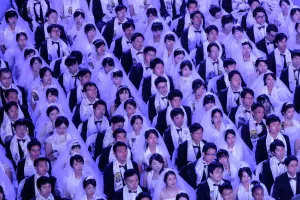 Religion Prints: Skorea-Religion-Social-Moon