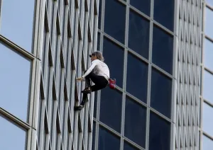 Facade Prints: Spiderman Alain Robert