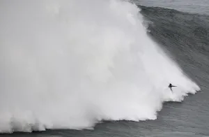 SURFING-POR-BIG-WAVES SURFING-POR-BIG-WAVES