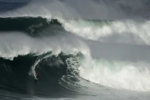 : SURFING-POR-BIG-WAVES