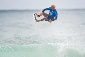 Surfing Prints: Surfing-Wsl-Brazil-Freestone