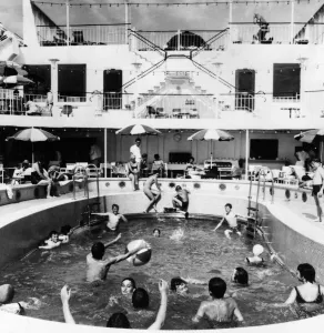 Uk-Leisure-Liner Queen Elizabeth 2 Uk-Leisure-Liner Queen Elizabeth 2