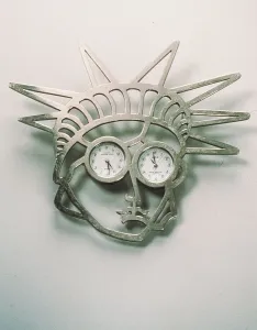 Us-Art-Brooches