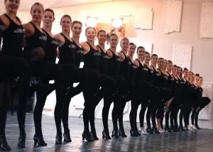 Us-Entertainment-Rockettes-2017-Christmas