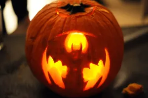 Us-Halloween-Pumpkin Carving