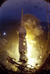 Colour Prints: Us-Space-Moon-Apollo 12