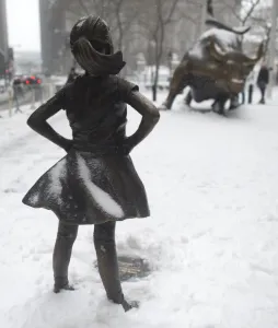 Us-Weather-Frarless Girl Statue Us-Weather-Frarless Girl Statue