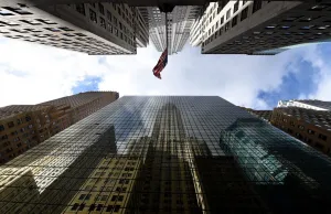 <b class=qtipBold><figcaption>US-WEATHER-NEWYORK</figcaption></b><br>The Chrysler Building is reflected in the side of the Grand Hyatt Hotel in midtown Manhattan on March 3, 2017. Cold air is still in the area with temperatures are expected to be only reaching 30 (-1C) on March 4. / AFP PHOTO / TIMOTHY A. CLARY<br><em>© Copyright Agence France-Presse (AFP) - All Rights Reserved</em> US-WEATHER-NEWYORK