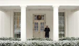 The White House Prints: Us-Weather-White House-Snow