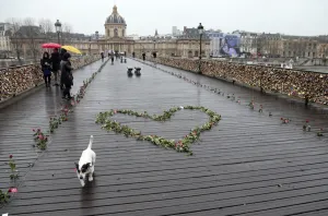 Valentines Day Pont des Arts bridge Valentines Day Pont des Arts bridge