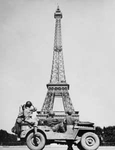 Eiffel Tower Prints: Ww2-Liberation-Paris